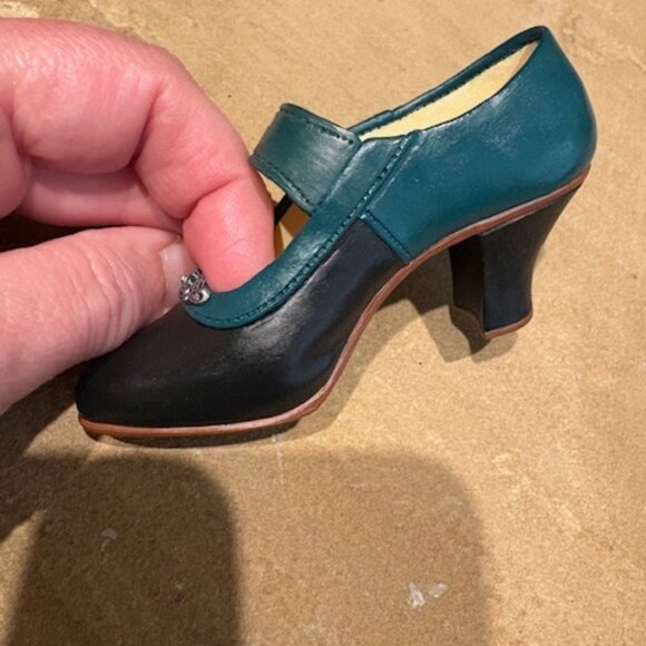 Vintage Just the Right Shoe Raine Suffragette Feminist Miniature 1999 #25041 - Picture 4 of 6